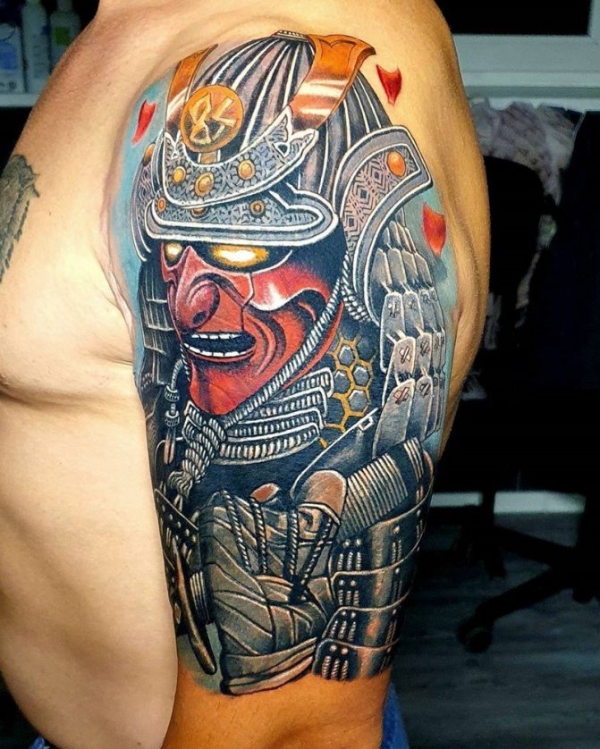 Tatouage masculin à la mode 2021-2022 : quelles tailles choisir, quels sont les meilleurs motifs et les endroits où se faire tatouer ?