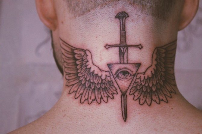 Tatouages masculins à la mode 2021-2022 : quelles tailles choisir, quels sont les meilleurs motifs et quels sont les endroits à tatouer ?