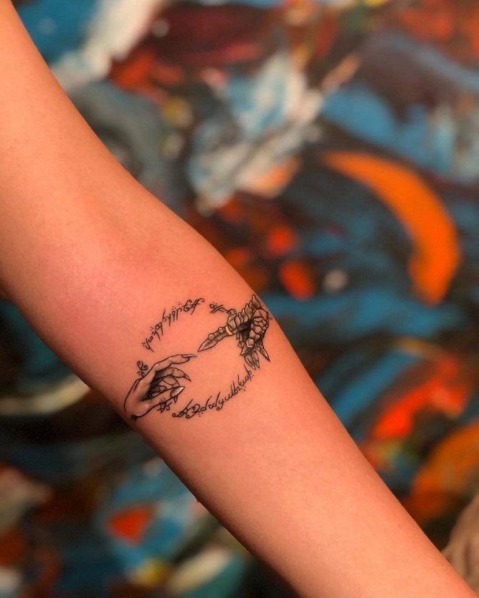 Tatouage masculin à la mode 2021-2022 : quelles tailles choisir, quels sont les meilleurs motifs et les endroits où se faire tatouer ?