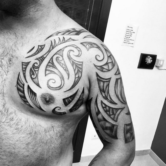 Tatouage masculin à la mode 2021-2022 : quelles tailles choisir, quels sont les meilleurs motifs et les endroits où se faire tatouer ?