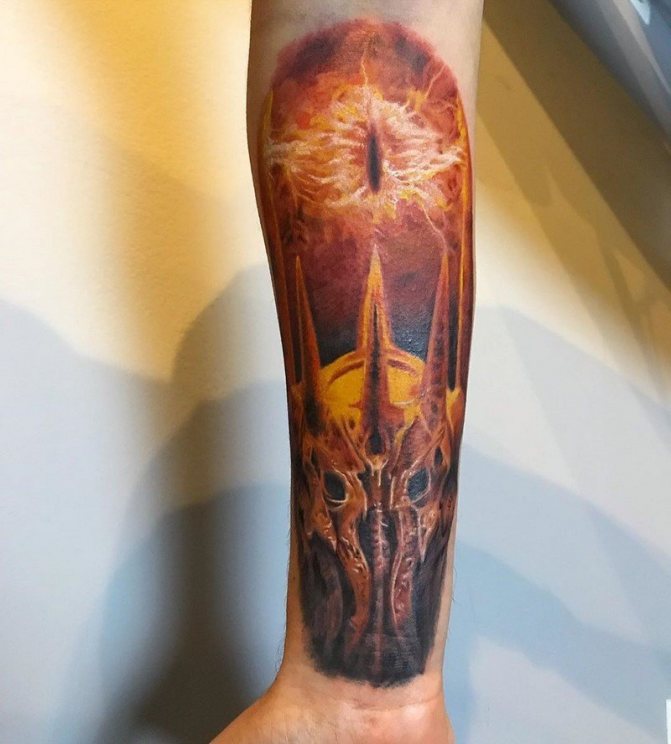 Tatouage masculin à la mode 2021-2022 : quelles tailles choisir, quels sont les meilleurs motifs et les endroits où se faire tatouer ?