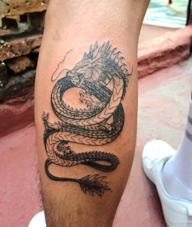 Tatouage masculin à la mode 2021-2022 : quelles tailles choisir, quels sont les meilleurs motifs et les endroits où se faire tatouer ?