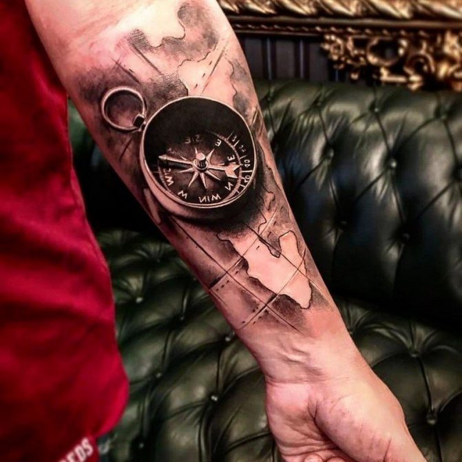 Tatouages masculins à la mode 2021-2022 : quelles tailles choisir, quels sont les meilleurs motifs et quels sont les endroits à tatouer ?