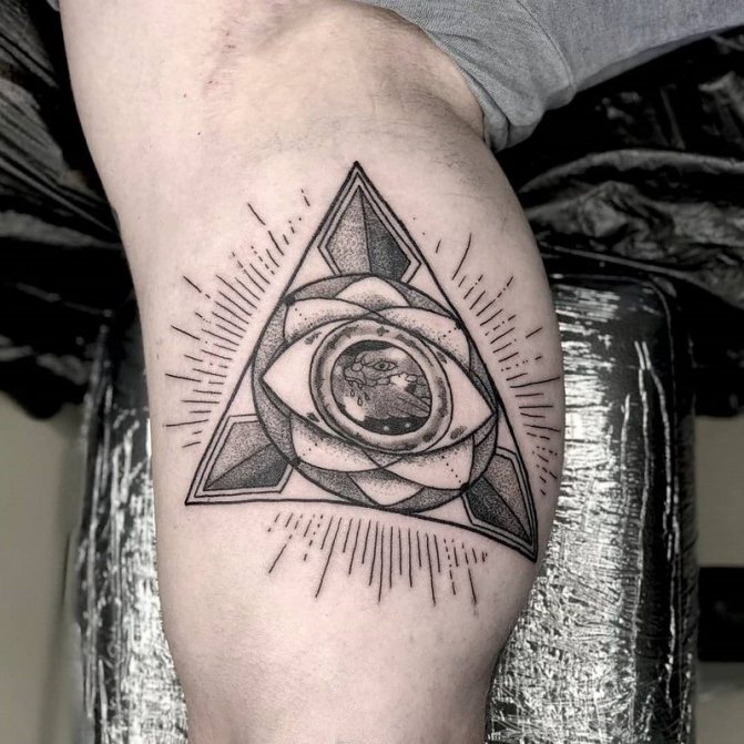 Tatouage masculin à la mode 2021-2022 : quelles tailles choisir, quels sont les meilleurs motifs et quels sont les endroits où se faire tatouer ?