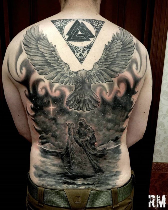 Tatouages masculins à la mode 2021-2022 : quelles tailles choisir, quels sont les meilleurs motifs et quels sont les endroits à tatouer ?