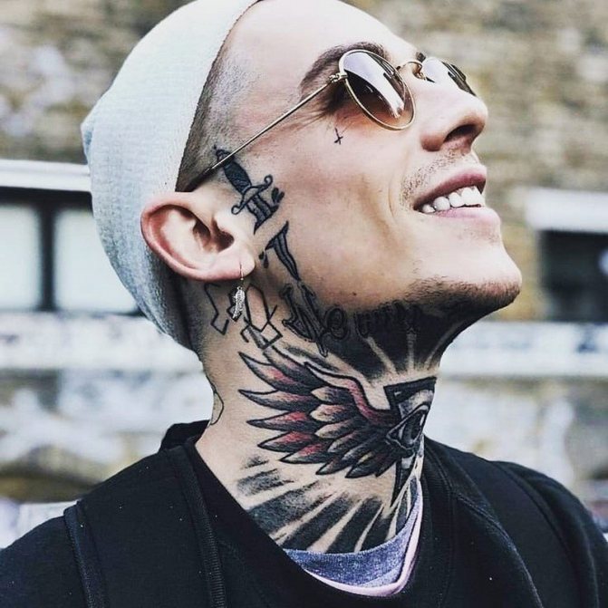 Tatouages masculins à la mode 2021-2022 : quelles tailles choisir, quels sont les meilleurs motifs et quels sont les endroits à tatouer ?