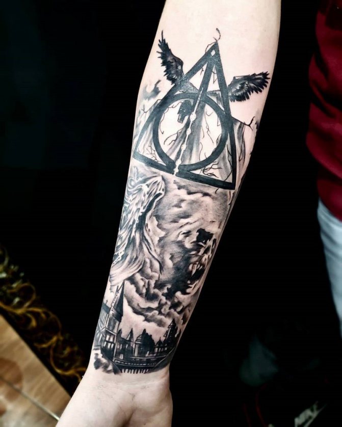 Tatouage masculin à la mode 2021-2022 : quelles tailles choisir, quels sont les meilleurs motifs et les endroits où se faire tatouer ?