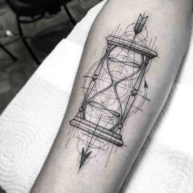 Tatouage masculin à la mode 2021-2022 : quelles tailles choisir, quels sont les meilleurs motifs et les endroits où se faire tatouer ?