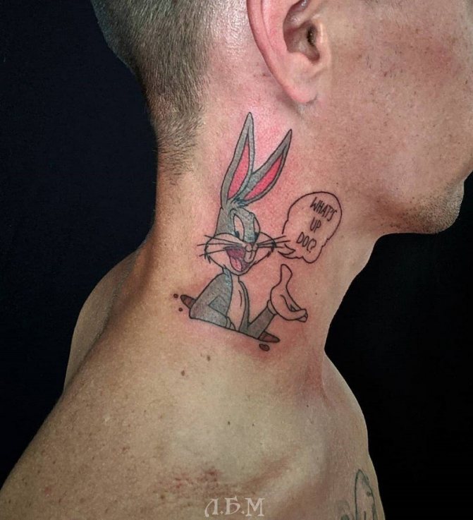 Tatouage masculin à la mode 2021-2022 : quelles tailles choisir, quels sont les meilleurs motifs et les endroits où se faire tatouer ?