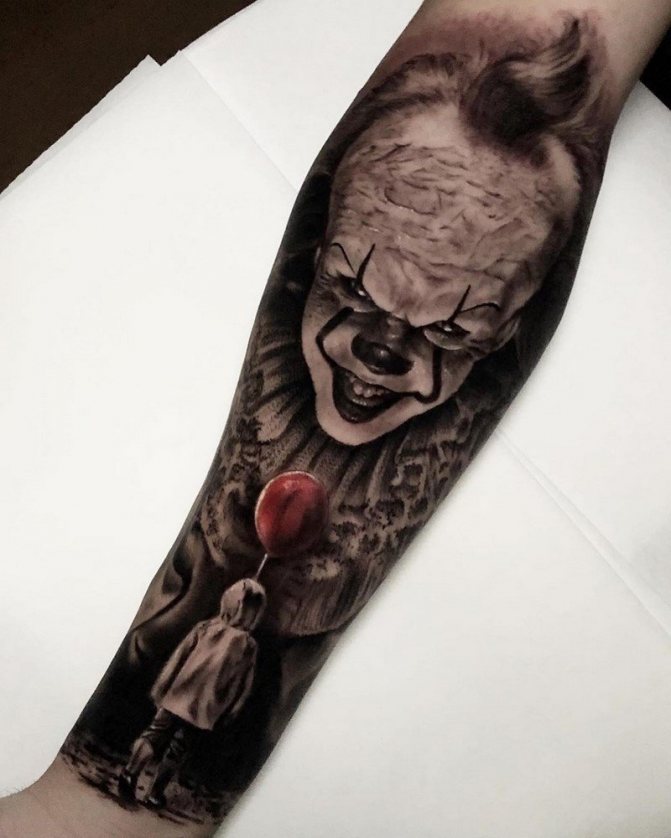 Tatouage masculin à la mode 2021-2022 : quelles tailles choisir, quels sont les meilleurs motifs et les endroits où se faire tatouer ?