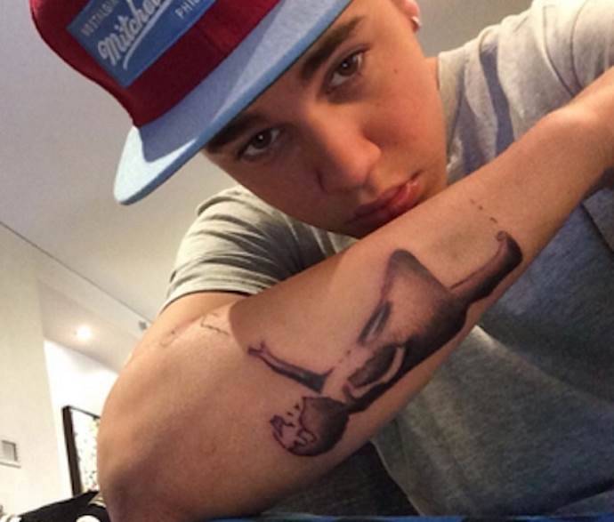 jeune homme avec une casquette