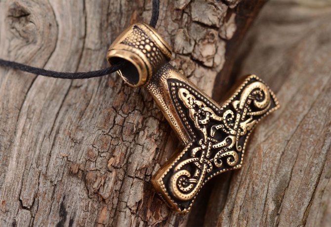 Il martello di Thor, l'amuleto