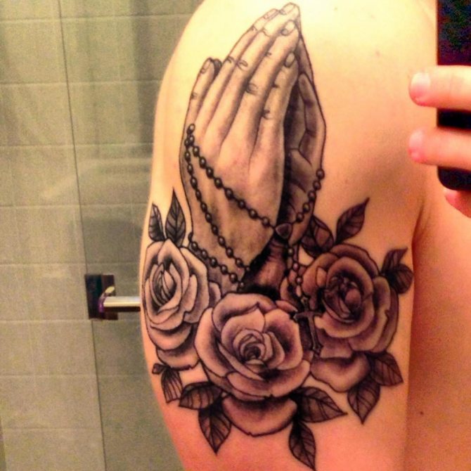 tetování modlících se rukou