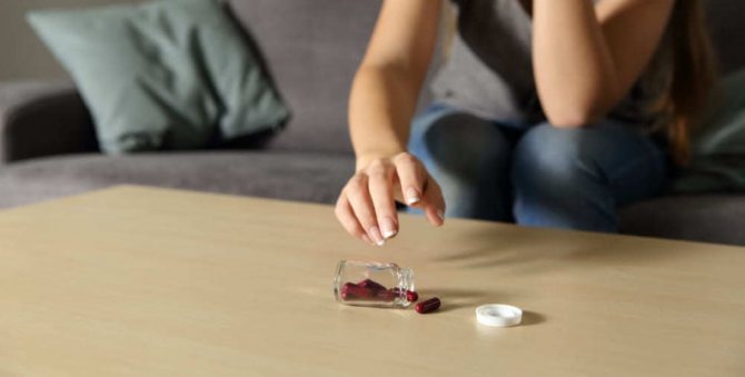 Homme avec des pilules