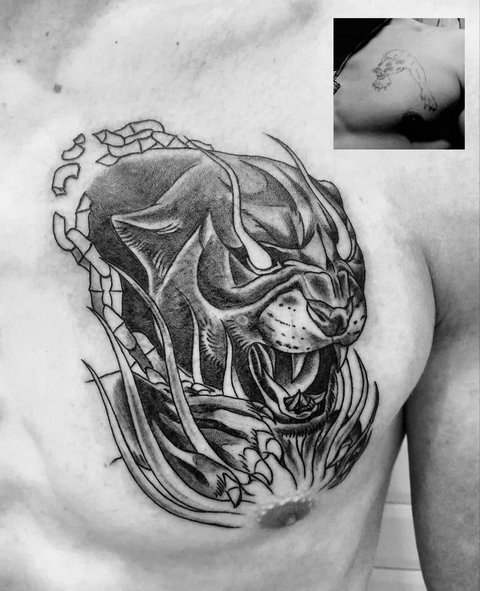 Tatuaje de pantera masculina en el pecho