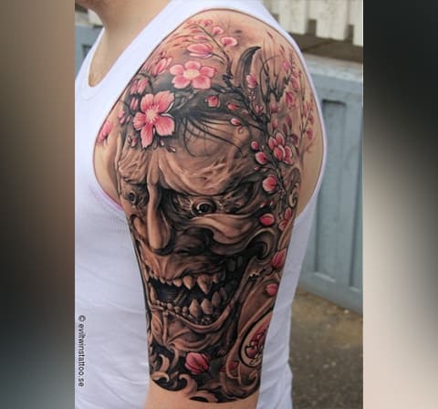 前腕のタトゥー