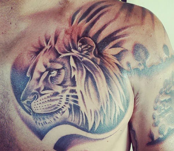 Tatouages d'hommes sur la poitrine 6