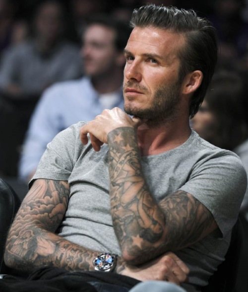 Tatouages pour hommes sur la main : inscriptions avec traduction, leur signification, belles avec signification, motif celtique, petit, bras entier, croquis