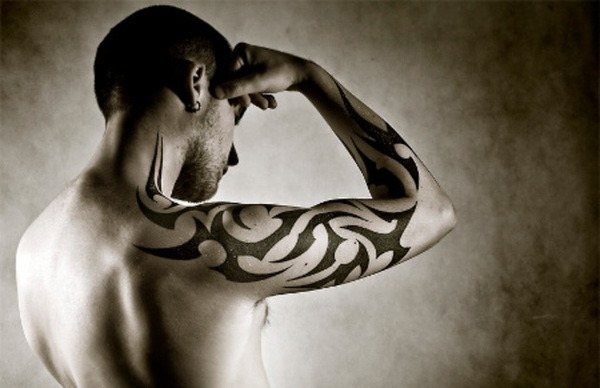 Tatouages pour hommes sur les mains : traduction, signification, beau avec signification, nœud celtique, petit, bras entier, dessins de tatouage