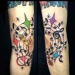 Tatouages musicaux sur le bras