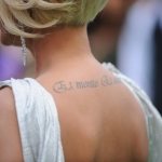 Tatuointi Lera Kudryavtsevan selässä