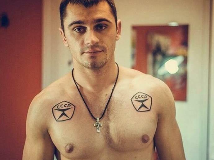 татуировки върху ключиците