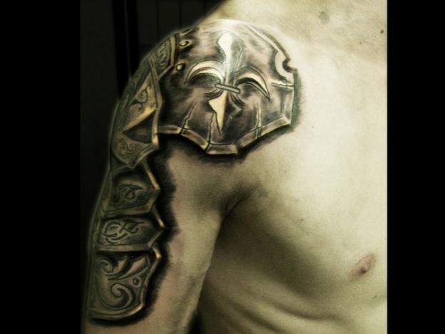 Tatouage d'épaulettes