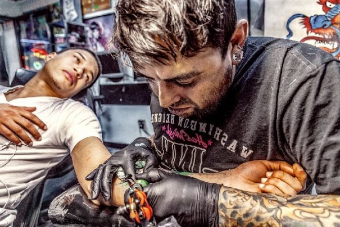 quanto fa male farsi un tatuaggio
