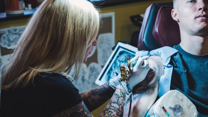 Body Painting : tout savoir sur le métier de tatoueur
