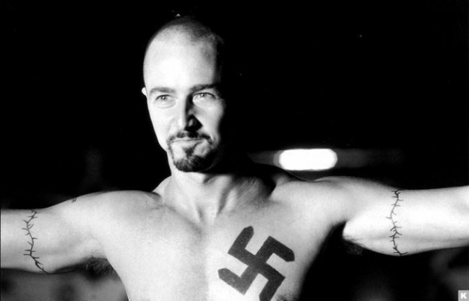 Certains tatouages étaient une condamnation à mort pour les prisonniers de guerre allemands pendant la Seconde Guerre mondiale.