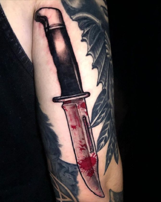 tatouage d'un dessin de couteau