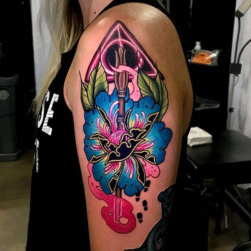 Uuden koulun tatuointi. Luonnoksia mies, tytöille, valokuva