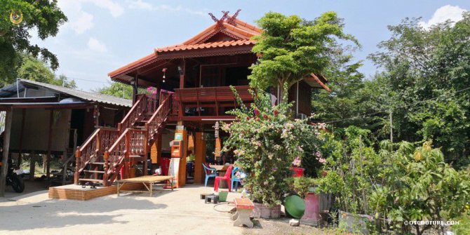 Une des constructions dans la cour d'Ajan Kob. Ayutthaya, Thaïlande.
