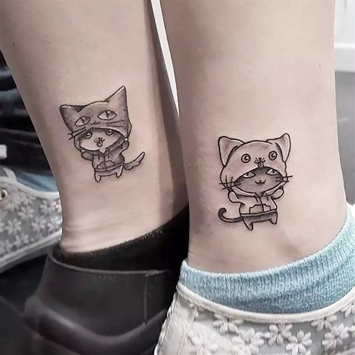 Pair tattoos for girlfriends small on the arm, leg, wrist, collarbone. Photo