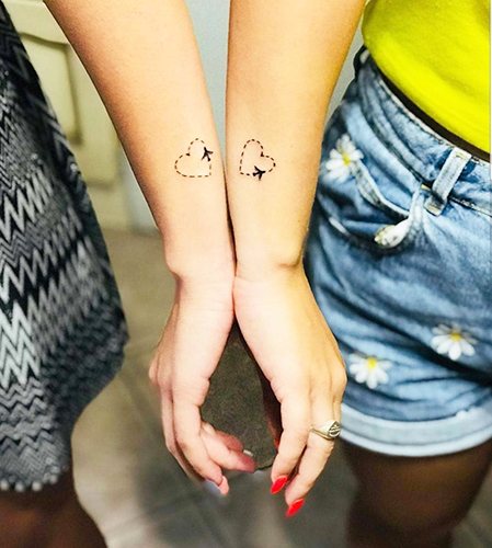Paired tattoos for girlfriends small on the arm, leg, wrist, collarbone. Photo