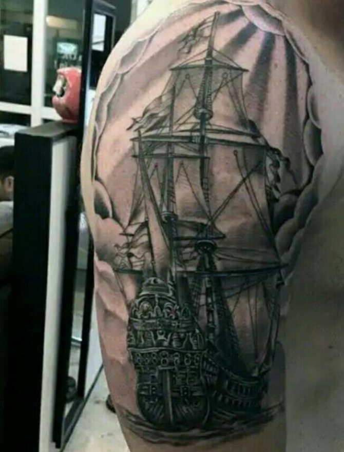 Voilier sur l'épaule