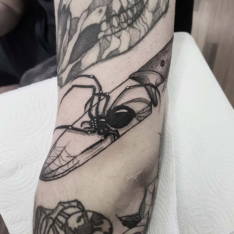 signification du tatouage toile d'araignée en prison