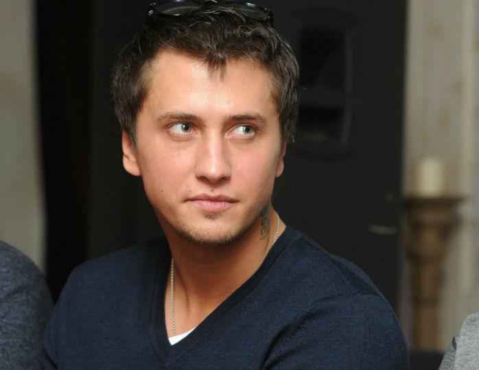 Pavel Priluchny a un tatouage en forme de cardiogramme