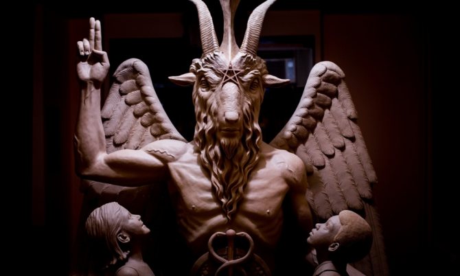 La cruz invertida se considera uno de los símbolos del satanismo.