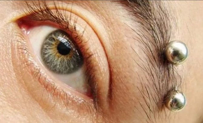 piercing des sourcils