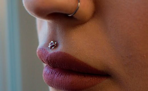 Piercing en el labio: superior, inferior. Fotos de chicas, cómo hacer, cuánto tiempo se cura, cómo cuidar, el precio del procedimiento