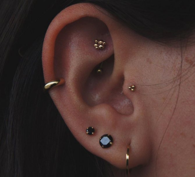 耳の軟骨ピアス写真
