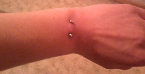 piercing au poignet