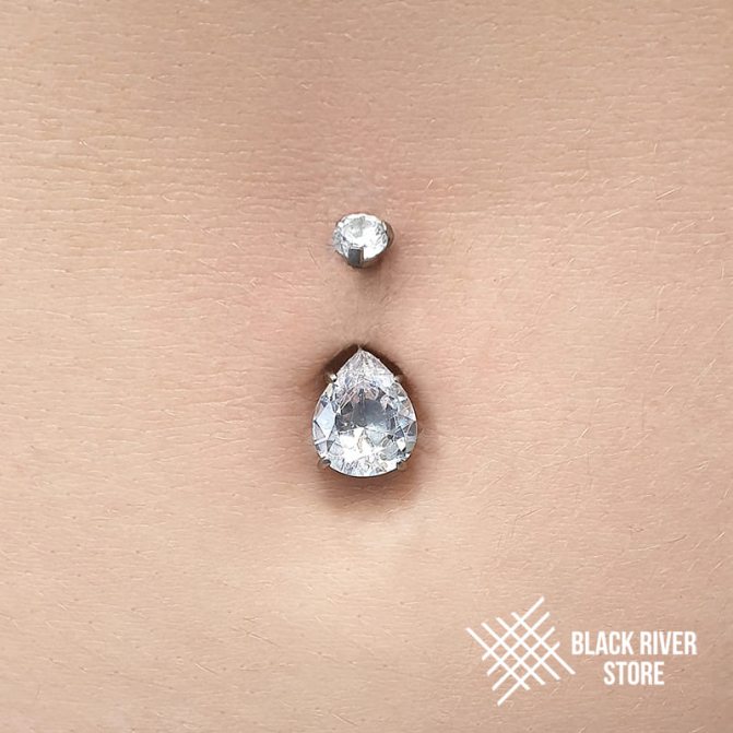 belly button piercing