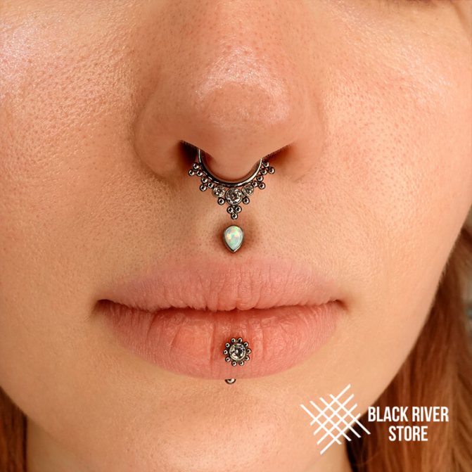 Piercing de tabique, piercing de labio vertical, piercing de medusa