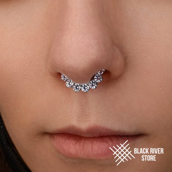 piercing en el tabique