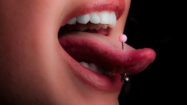 Piercing de la langue. Photos, types, avantages et inconvénients, comment faire, conséquences et soins