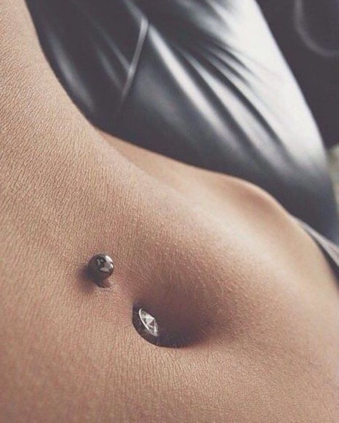 Belly piercing