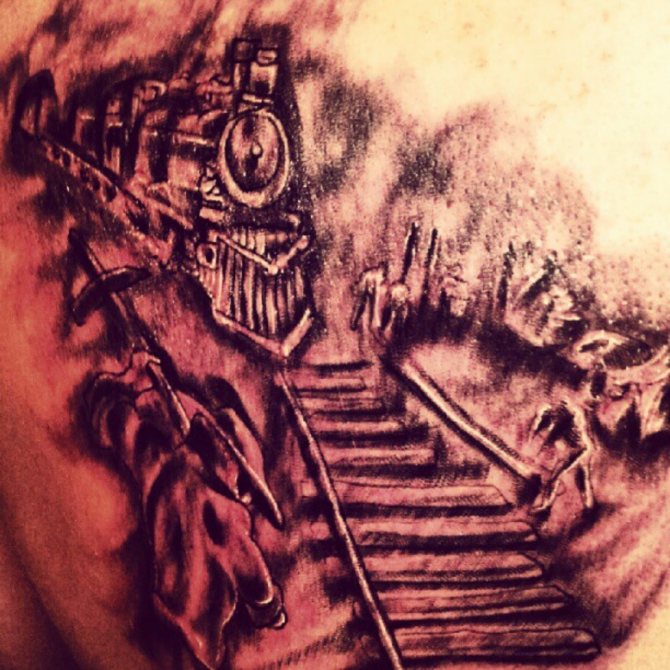 Un treno con un binario che è una scala