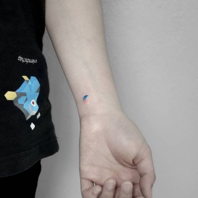 Croquis d'un tatouage en forme de croissant